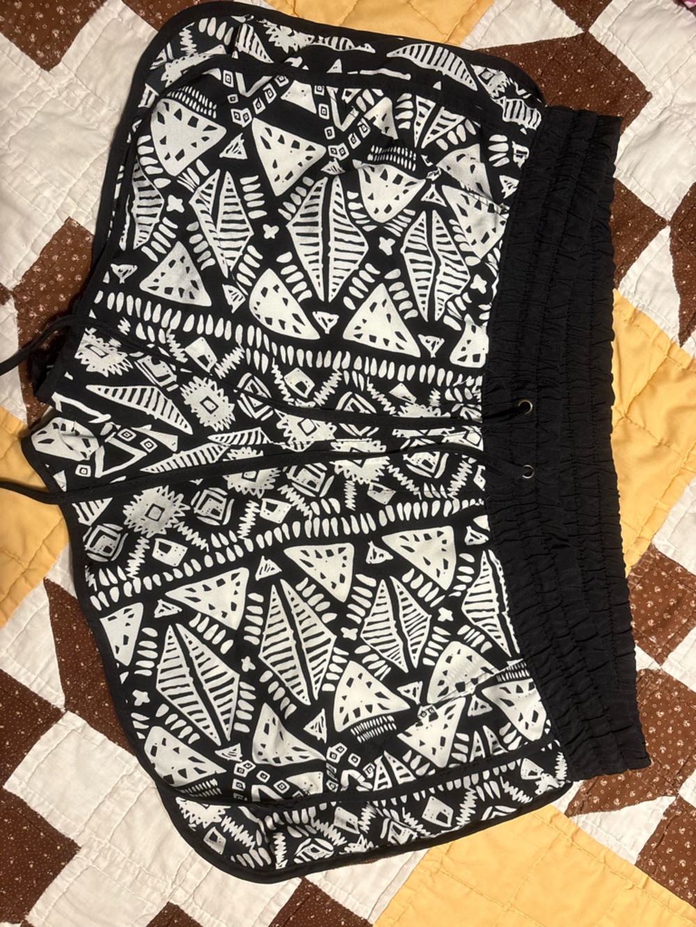 No Boundaries Black & White Tribal Print Tank